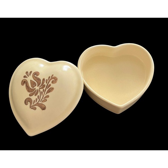 Pfaltzgraff Other - Vintage Pfaltzgraff VILLAGE Heart Shaped Trinket Box w/Lid 4" USA
